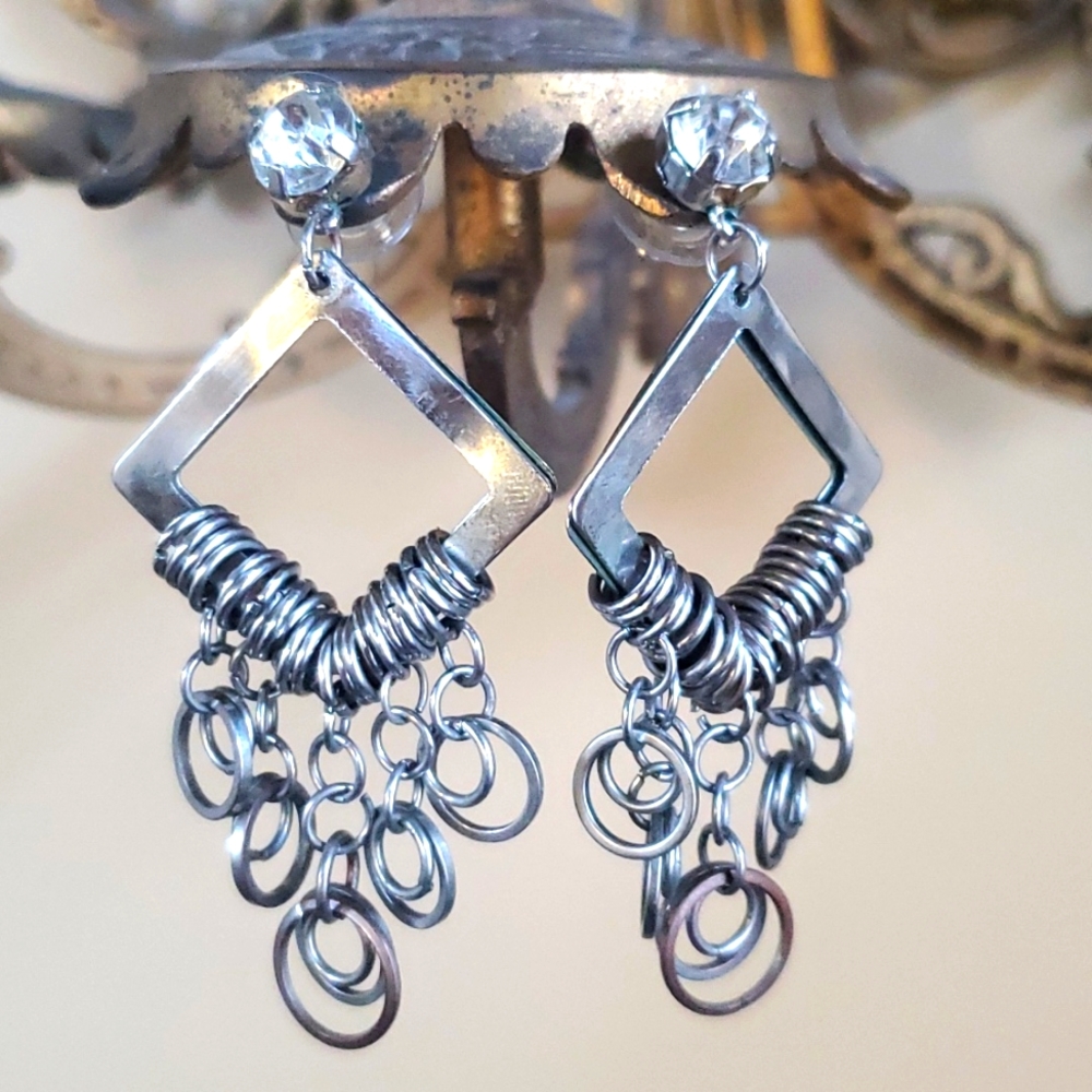 Vintage Funky Ring and Rhinestone dangle earrings